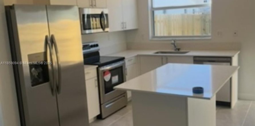 Townhouse in Homestead, Florida 3 bedrooms, 123.37 sq.m. № 1888311
