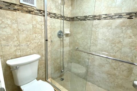 Condo in Hialeah Gardens, Florida, 3 bedrooms  № 2042132 - photo 16