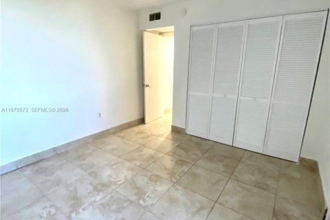 Condo in Hialeah Gardens, Florida, 3 bedrooms  № 2042132 - photo 26