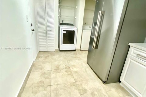 Condo in Hialeah Gardens, Florida, 3 bedrooms  № 2042132 - photo 5