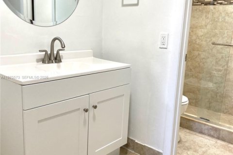 Condo in Hialeah Gardens, Florida, 3 bedrooms  № 2042132 - photo 15
