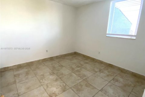 Condo in Hialeah Gardens, Florida, 3 bedrooms  № 2042132 - photo 21