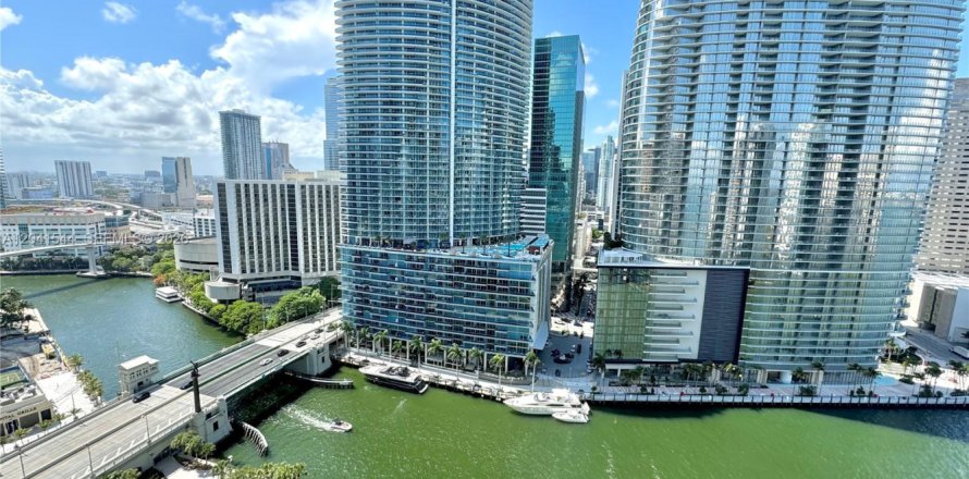 Condo in Miami, Florida, 1 bedroom № 2190313