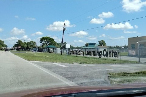 Villa ou maison à louer à Clewiston, Floride: 3 chambres № 2049237 - photo 9