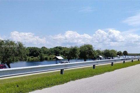 Villa ou maison à louer à Clewiston, Floride: 3 chambres № 2049237 - photo 12