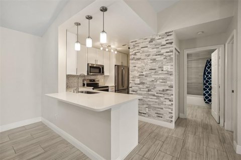 Condo in Orlando, Florida, 2 bedrooms  № 2207956 - photo 4