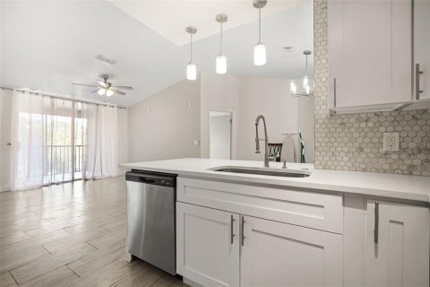 Condo in Orlando, Florida, 2 bedrooms  № 2207956 - photo 8