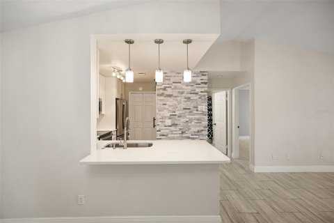 Condo in Orlando, Florida, 2 bedrooms  № 2207956 - photo 3