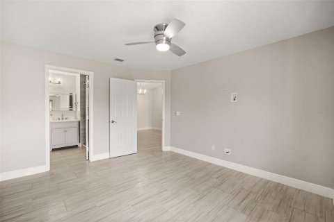 Condo in Orlando, Florida, 2 bedrooms  № 2207956 - photo 16