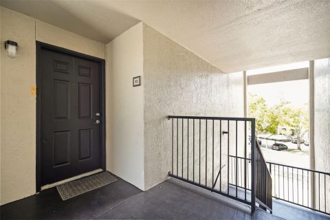 Condo in Orlando, Florida, 2 bedrooms  № 2207956 - photo 2