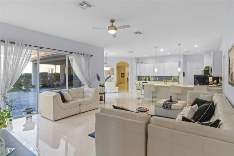 House in Windermere, Florida 4 bedrooms, 280.94 sq.m. № 1641060 - photo 23