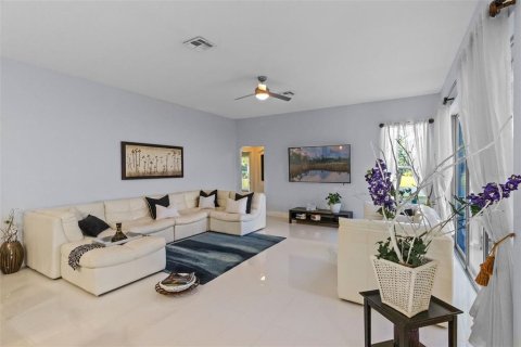 House in Windermere, Florida 4 bedrooms, 280.94 sq.m. № 1641060 - photo 21