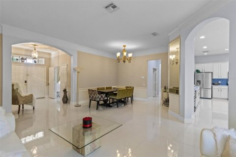 House in Windermere, Florida 4 bedrooms, 280.94 sq.m. № 1641060 - photo 15