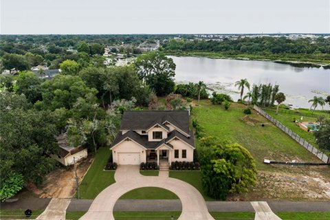 House in Orlando, Florida 5 bedrooms, 320.51 sq.m. № 2354864