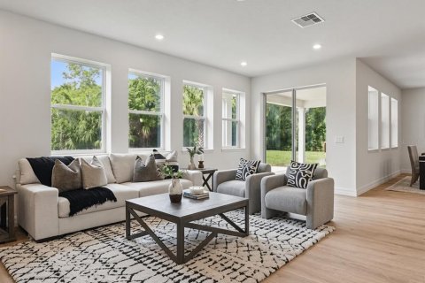 House in Orlando, Florida 5 bedrooms, 320.51 sq.m. № 2354864 - photo 4