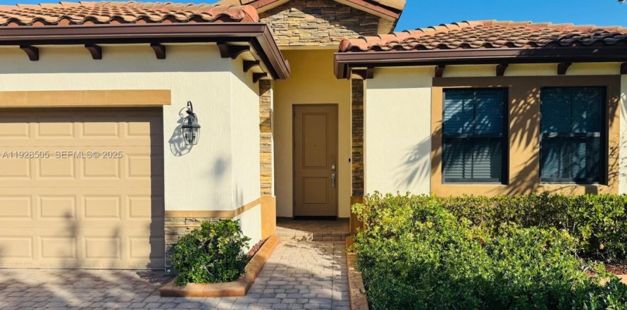 Villa ou maison à Homestead, Floride 4 chambres, 206.99 m2 № 1986954