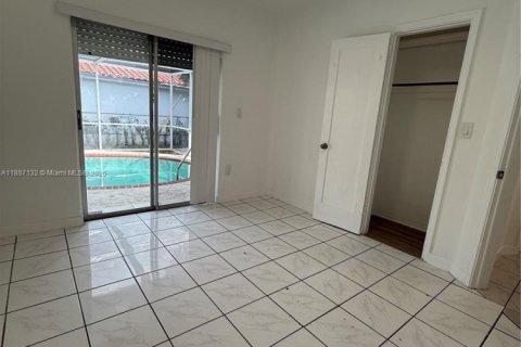 Снять в аренду виллу или дом в Норт-Майами, Флорида 2 спальни, 115.38м2, № 1933750 - фото 8