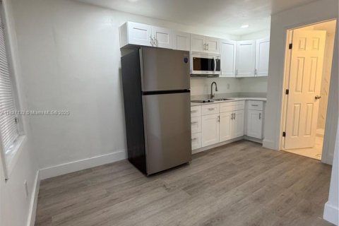 Снять в аренду виллу или дом в Норт-Майами, Флорида 2 спальни, 115.38м2, № 1933750 - фото 12