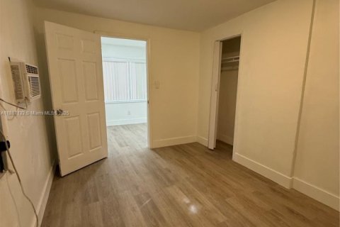 Снять в аренду виллу или дом в Норт-Майами, Флорида 2 спальни, 115.38м2, № 1933750 - фото 21