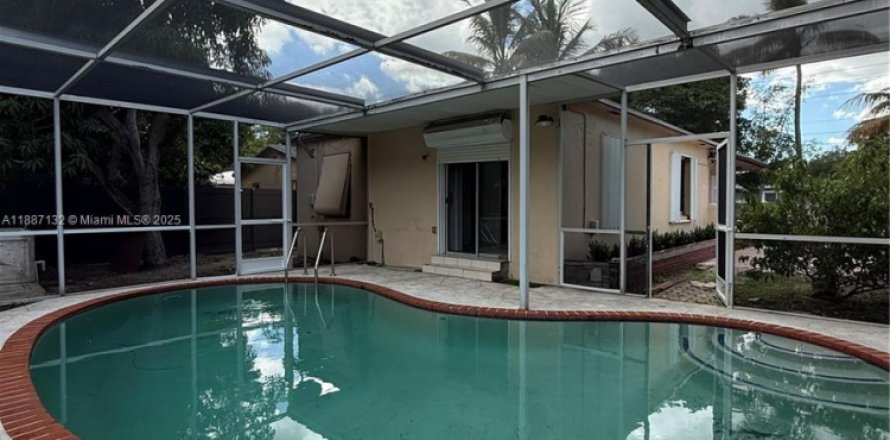 Дом в Норт-Майами, Флорида 2 спальни, 115.38м2 № 1933750