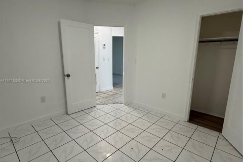 Снять в аренду виллу или дом в Норт-Майами, Флорида 2 спальни, 115.38м2, № 1933750 - фото 11