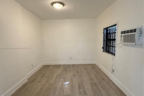 Снять в аренду виллу или дом в Норт-Майами, Флорида 2 спальни, 115.38м2, № 1933750 - фото 19