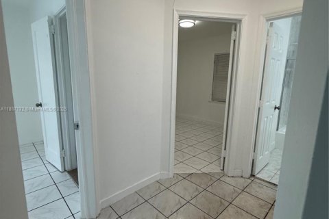 Снять в аренду виллу или дом в Норт-Майами, Флорида 2 спальни, 115.38м2, № 1933750 - фото 6