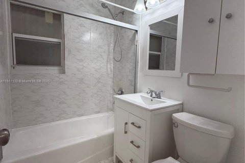 Снять в аренду виллу или дом в Норт-Майами, Флорида 2 спальни, 115.38м2, № 1933750 - фото 9