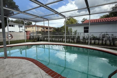 Снять в аренду виллу или дом в Норт-Майами, Флорида 2 спальни, 115.38м2, № 1933750 - фото 22