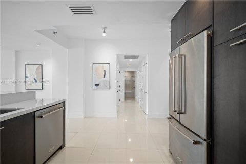 Condominio en alquiler en Fisher Island, Florida, 3 dormitorios, 170.75 m2 № 2076940 - foto 7