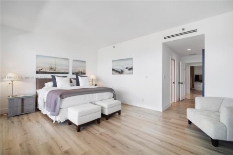 Condominio en alquiler en Fisher Island, Florida, 3 dormitorios, 170.75 m2 № 2076940 - foto 23