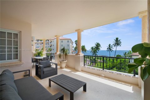 Condominio en alquiler en Fisher Island, Florida, 3 dormitorios, 170.75 m2 № 2076940 - foto 29