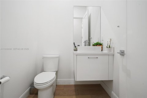 Villa ou maison à vendre à Doral, Floride: 4 chambres, 209.68 m2 № 2060103 - photo 13