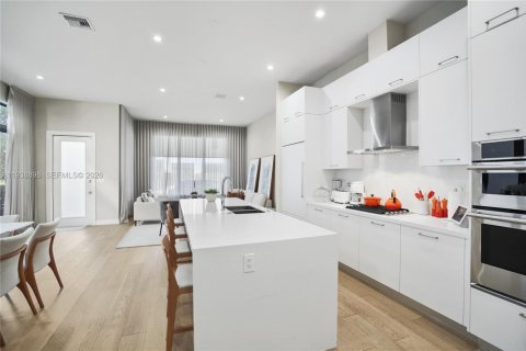 Villa ou maison à vendre à Doral, Floride: 4 chambres, 209.68 m2 № 2060103 - photo 8