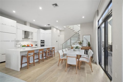 Villa ou maison à Doral, Floride 4 chambres, 209.68 m2 № 2060103