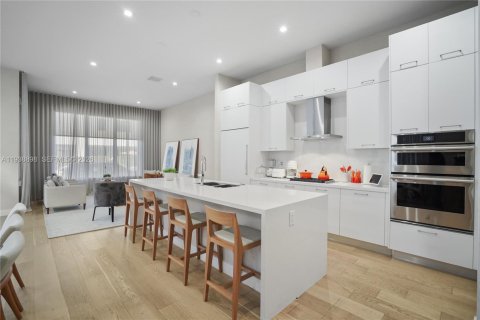 Villa ou maison à vendre à Doral, Floride: 4 chambres, 209.68 m2 № 2060103 - photo 6