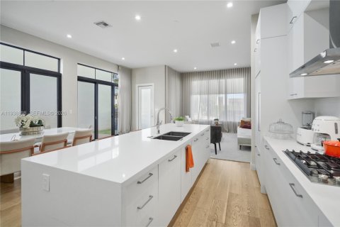 Villa ou maison à vendre à Doral, Floride: 4 chambres, 209.68 m2 № 2060103 - photo 10