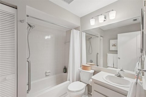 Villa ou maison à vendre à Sarasota, Floride: 2 chambres, 159.33 m2 № 1829759 - photo 29