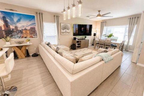 Townhouse in CYPRESS HAMMOCK in Kissimmee, Florida 3 bedrooms, 178.09 sq.m. № 2134452 - photo 2
