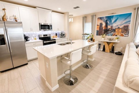Townhouse in CYPRESS HAMMOCK in Kissimmee, Florida 3 bedrooms, 178.09 sq.m. № 2134452 - photo 3