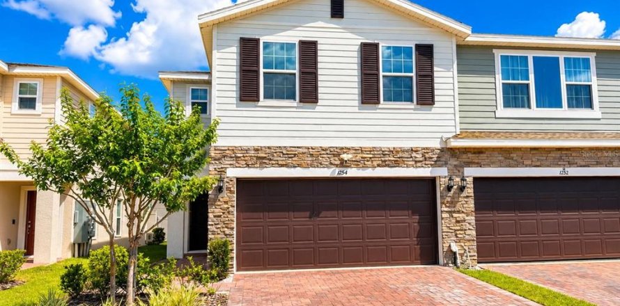 Townhouse in CYPRESS HAMMOCK in Kissimmee, Florida 3 bedrooms, 178.09 sq.m. № 2134452