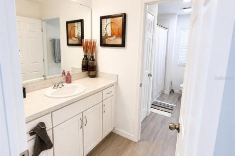 Townhouse in CYPRESS HAMMOCK in Kissimmee, Florida 3 bedrooms, 178.09 sq.m. № 2134452 - photo 13