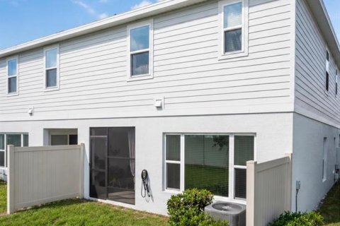 Townhouse in CYPRESS HAMMOCK in Kissimmee, Florida 3 bedrooms, 178.09 sq.m. № 2134452 - photo 16
