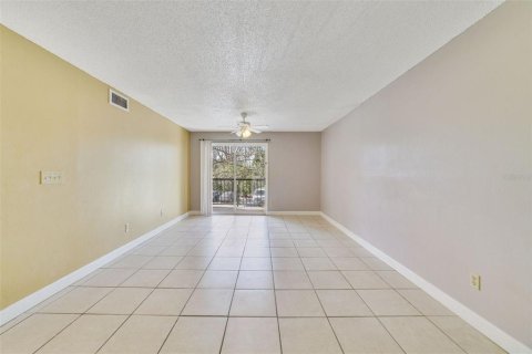 Condo in Orlando, Florida, 2 bedrooms  № 1560317 - photo 3