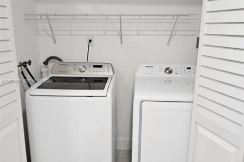 Appartement à louer à Miami, Floride: 2 chambres, 83.61 m2 № 2032422 - photo 10