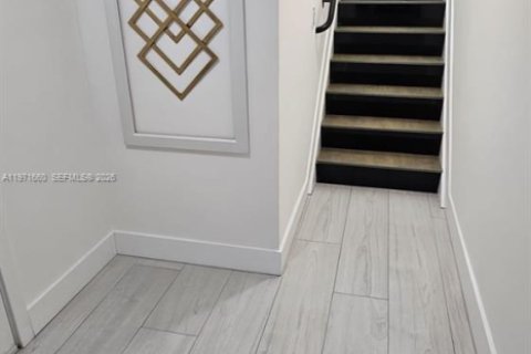 Appartement à louer à Miami, Floride: 2 chambres, 83.61 m2 № 2032422 - photo 5