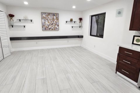 Appartement à louer à Miami, Floride: 2 chambres, 83.61 m2 № 2032422 - photo 3