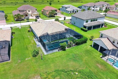 House in BELLALAGO in Kissimmee, Florida 4 bedrooms, 272.3 sq.m. № 2156597 - photo 5