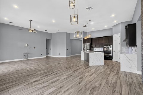 House in BELLALAGO in Kissimmee, Florida 4 bedrooms, 272.3 sq.m. № 2156597 - photo 10