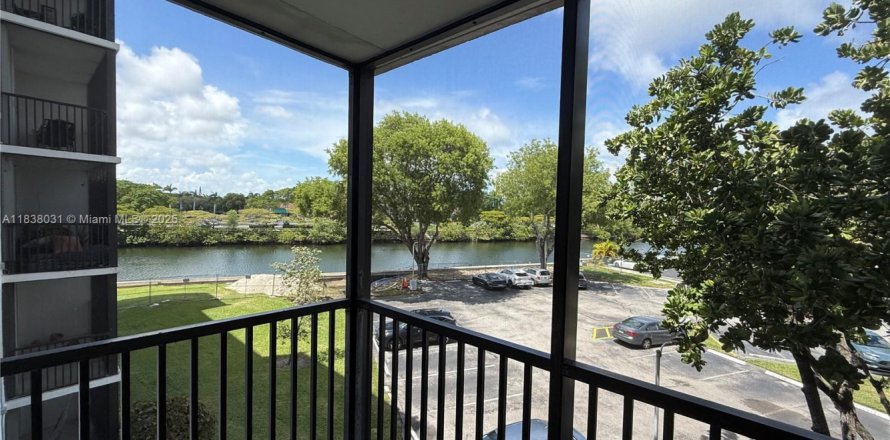 Condominio en Aventura, Florida, 2 dormitorios № 1825882